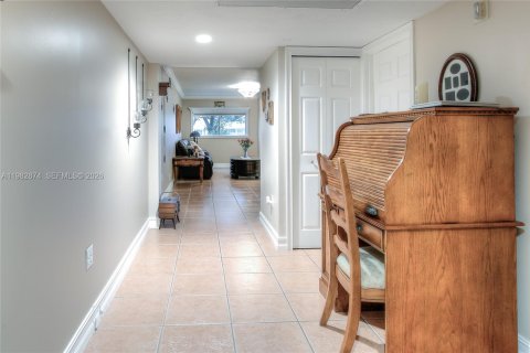 Copropriété à vendre à Pembroke Pines, Floride: 1 chambre, 98.1 m2 № 2049287 - photo 9