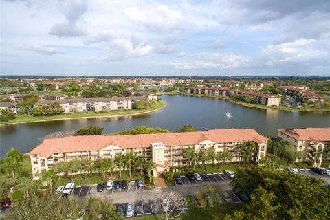 Copropriété à vendre à Pembroke Pines, Floride: 1 chambre, 98.1 m2 № 2049287 - photo 17
