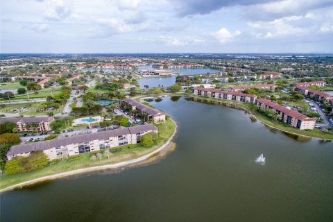 Copropriété à vendre à Pembroke Pines, Floride: 1 chambre, 98.1 m2 № 2049287 - photo 18