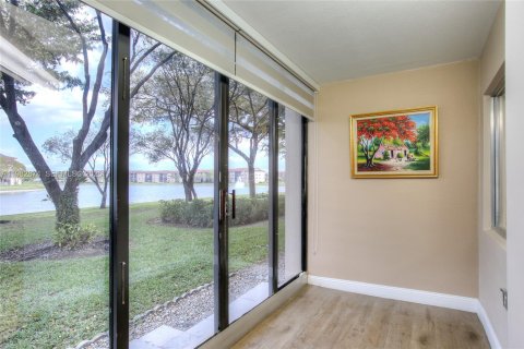 Copropriété à vendre à Pembroke Pines, Floride: 1 chambre, 98.1 m2 № 2049287 - photo 5