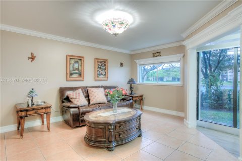 Copropriété à vendre à Pembroke Pines, Floride: 1 chambre, 98.1 m2 № 2049287 - photo 4