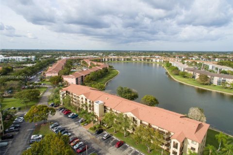 Copropriété à vendre à Pembroke Pines, Floride: 1 chambre, 98.1 m2 № 2049287 - photo 21