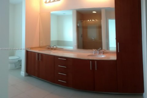 Condominio en alquiler en Hallandale Beach, Florida, 2 dormitorios, 123.56 m2 № 1846277 - foto 23