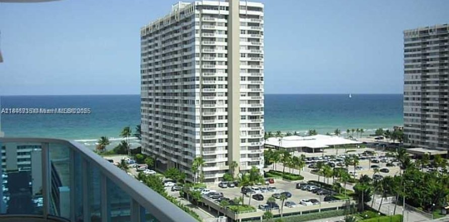 Condominio en Hallandale Beach, Florida, 2 dormitorios № 1846277