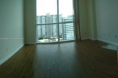 Condominio en alquiler en Hallandale Beach, Florida, 2 dormitorios, 123.56 m2 № 1846277 - foto 24