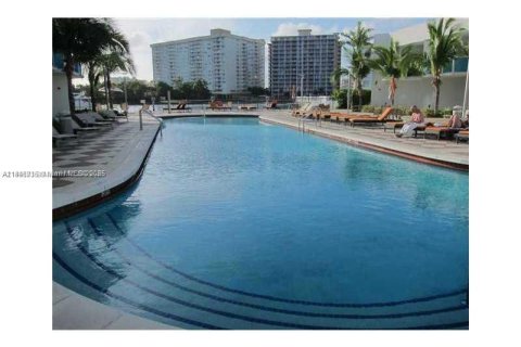 Condominio en alquiler en Hallandale Beach, Florida, 2 dormitorios, 123.56 m2 № 1846277 - foto 5