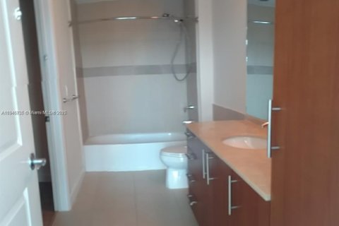 Condominio en alquiler en Hallandale Beach, Florida, 2 dormitorios, 123.56 m2 № 1846277 - foto 27
