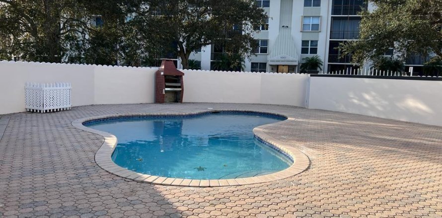 Casa en Fort Lauderdale, Florida 3 dormitorios, 137.5 m2 № 1223570