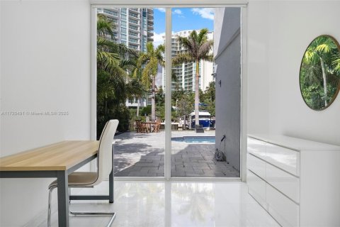 Villa ou maison à vendre à Sunny Isles Beach, Floride: 4 chambres, 277.87 m2 № 1938409 - photo 19