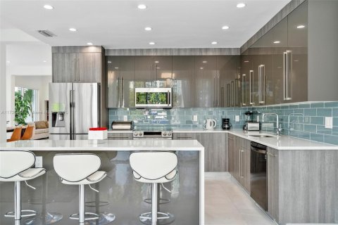 Villa ou maison à vendre à Sunny Isles Beach, Floride: 4 chambres, 277.87 m2 № 1938409 - photo 16