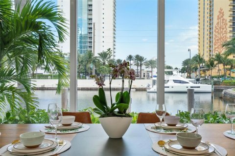 Villa ou maison à vendre à Sunny Isles Beach, Floride: 4 chambres, 277.87 m2 № 1938409 - photo 8