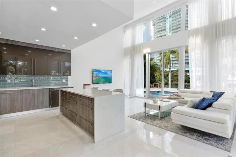 Casa en venta en Sunny Isles Beach, Florida, 4 dormitorios, 277.87 m2 № 1938409 - foto 15