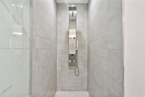 Casa en venta en Sunny Isles Beach, Florida, 4 dormitorios, 277.87 m2 № 1938409 - foto 22