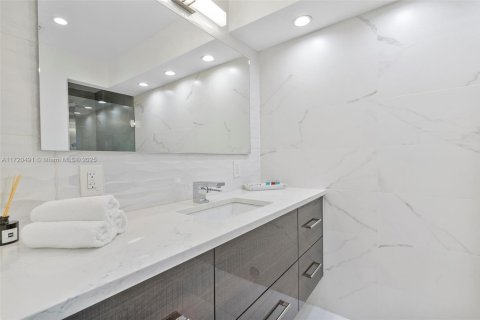 Casa en venta en Sunny Isles Beach, Florida, 4 dormitorios, 277.87 m2 № 1938409 - foto 21