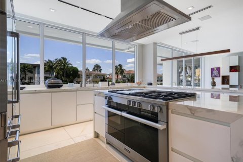 Villa ou maison à vendre à Coral Gables, Floride: 6 chambres, 632.66 m2 № 2193865 - photo 16