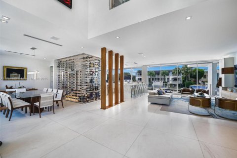 Villa ou maison à vendre à Coral Gables, Floride: 6 chambres, 632.66 m2 № 2193865 - photo 4