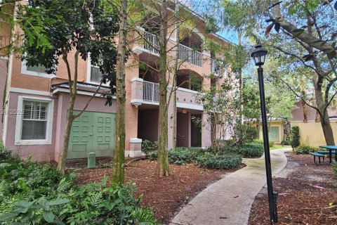 Снять в аренду кондоминиум в Корал-Спрингс, Флорида 1 спальня, 66.52м2, № 1924694 - фото 1