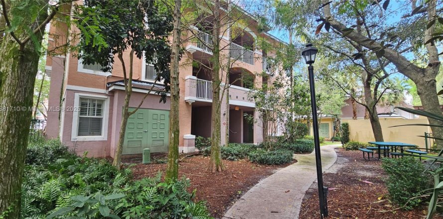 Кондоминиум с 1 спальней в Корал-Спрингс, Флорида № 1924694