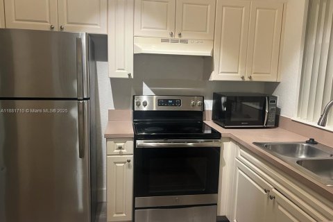 Снять в аренду кондоминиум в Корал-Спрингс, Флорида 1 спальня, 66.52м2, № 1924694 - фото 3