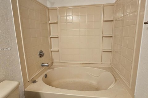 Снять в аренду кондоминиум в Корал-Спрингс, Флорида 1 спальня, 66.52м2, № 1924694 - фото 15