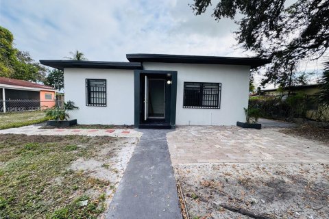 Дом в Опа-Локка, Флорида 3 спальни, 96.99м2 № 2004421