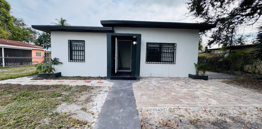 Дом в Опа-Локка, Флорида 3 спальни, 96.99м2 № 2004421