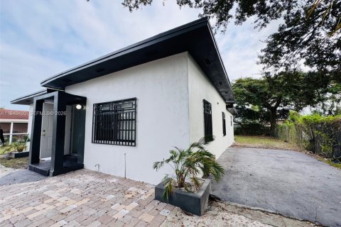 Снять в аренду виллу или дом в Опа-Локка, Флорида 3 спальни, 96.99м2, № 2004421 - фото 2