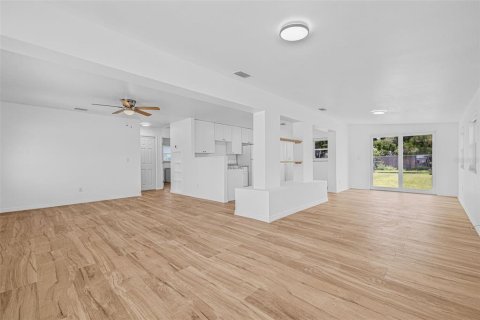 House in Saint Petersburg, Florida 2 bedrooms, 107.77 sq.m. № 1866609 - photo 3