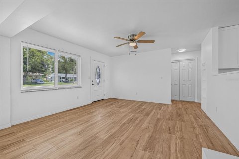 House in Saint Petersburg, Florida 2 bedrooms, 107.77 sq.m. № 1866609 - photo 4