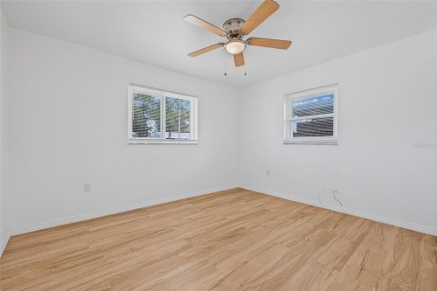 House in Saint Petersburg, Florida 2 bedrooms, 107.77 sq.m. № 1866609 - photo 13