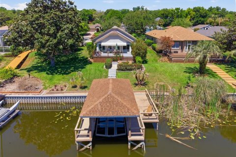 House in Lady Lake, Florida 3 bedrooms, 241.36 sq.m. № 2112961 - photo 3