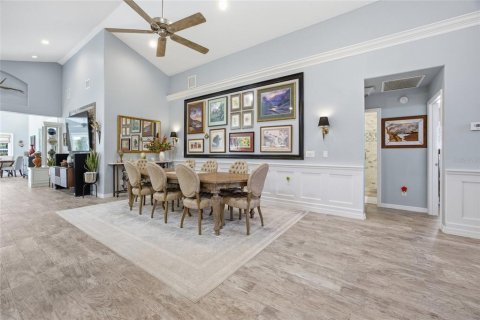 House in Lady Lake, Florida 3 bedrooms, 241.36 sq.m. № 2112961 - photo 9