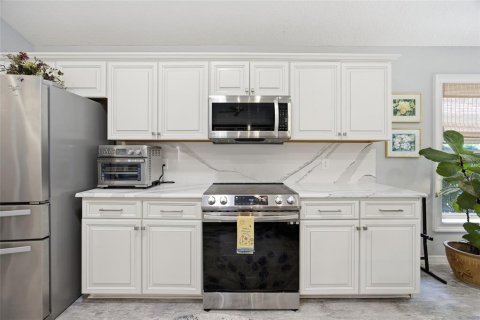 House in Lady Lake, Florida 3 bedrooms, 241.36 sq.m. № 2112961 - photo 28