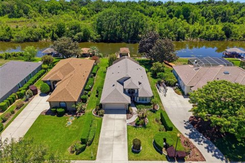 House in Lady Lake, Florida 3 bedrooms, 241.36 sq.m. № 2112961 - photo 2