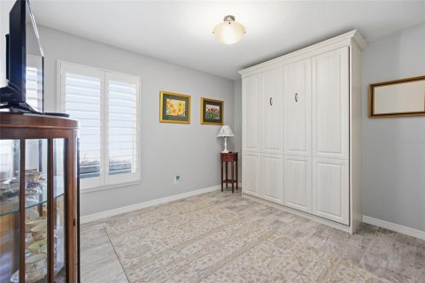 House in Lady Lake, Florida 3 bedrooms, 241.36 sq.m. № 2112961 - photo 11