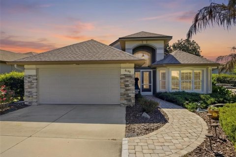 Casa en Lady Lake, Florida 3 dormitorios, 241.36 m2 № 2112961