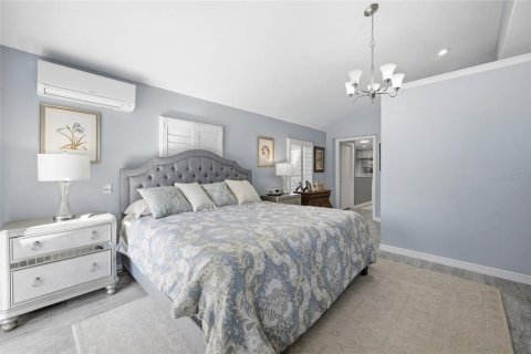 House in Lady Lake, Florida 3 bedrooms, 241.36 sq.m. № 2112961 - photo 19