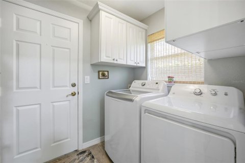 House in Lady Lake, Florida 3 bedrooms, 241.36 sq.m. № 2112961 - photo 29