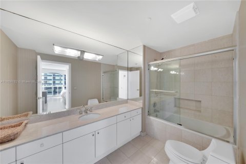 Condo in Bal Harbour, Florida, 2 bedrooms  № 1792575 - photo 19