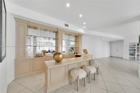 Condo in Bal Harbour, Florida, 2 bedrooms  № 1792575 - photo 6