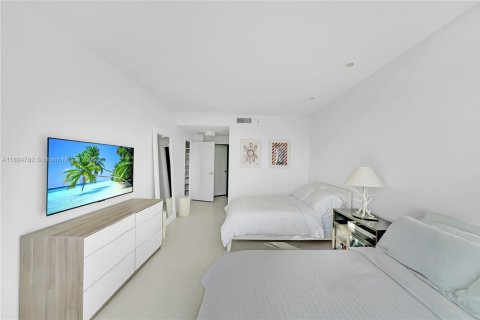 Condo in Bal Harbour, Florida, 2 bedrooms  № 1792575 - photo 17