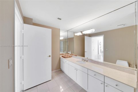 Condo in Bal Harbour, Florida, 2 bedrooms  № 1792575 - photo 20
