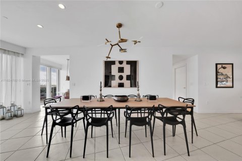 Condo in Bal Harbour, Florida, 2 bedrooms  № 1792575 - photo 5