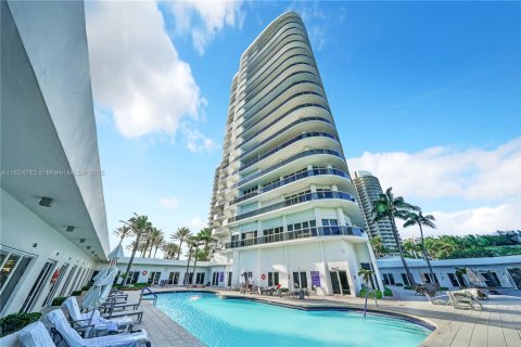 Condo in Bal Harbour, Florida, 2 bedrooms  № 1792575 - photo 21