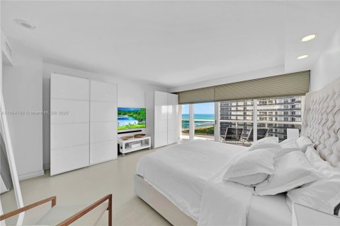Condo in Bal Harbour, Florida, 2 bedrooms  № 1792575 - photo 11
