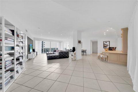 Condo in Bal Harbour, Florida, 2 bedrooms  № 1792575 - photo 2
