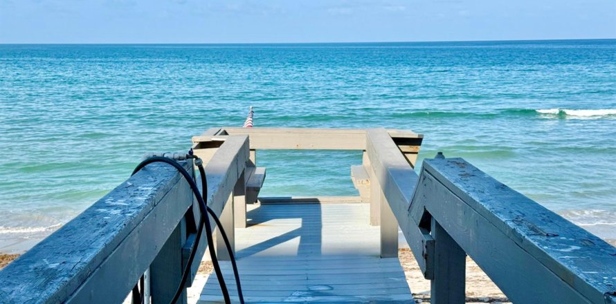 Condominio en Jensen Beach, Florida, 2 dormitorios  № 2181616