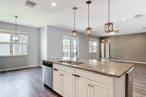 House in Wesley Chapel, Florida 5 bedrooms, 305.83 sq.m. № 1747243 - photo 21