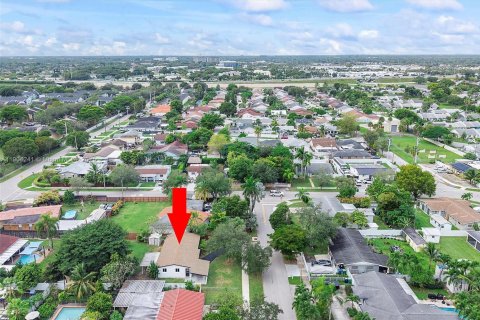 Casa en venta en Cutler Bay, Florida, 3 dormitorios, 118.45 m2 № 1965864 - foto 29