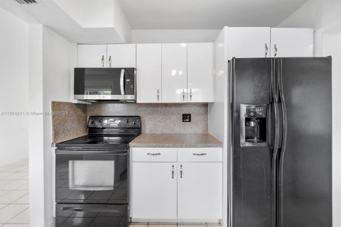 Casa en venta en Cutler Bay, Florida, 3 dormitorios, 118.45 m2 № 1965864 - foto 9